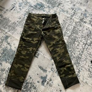 Like new camouflage jeans. Mid rise skinny. Size 13. Brand is No Boundaries.